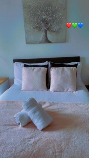 Absolute Stays at The Ridgmont-St Albans-High Street- Near Luton Airport - St Albans Abbey Train station -Close to London- Harry Potter World - The Odyssey Cinema-Contractors -London Road-Business-Lei